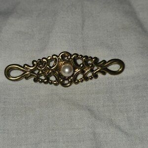 Vintage Gold Tone Faux Pearl Filigree Brooch Pin Elegant Victorian Style Lapel